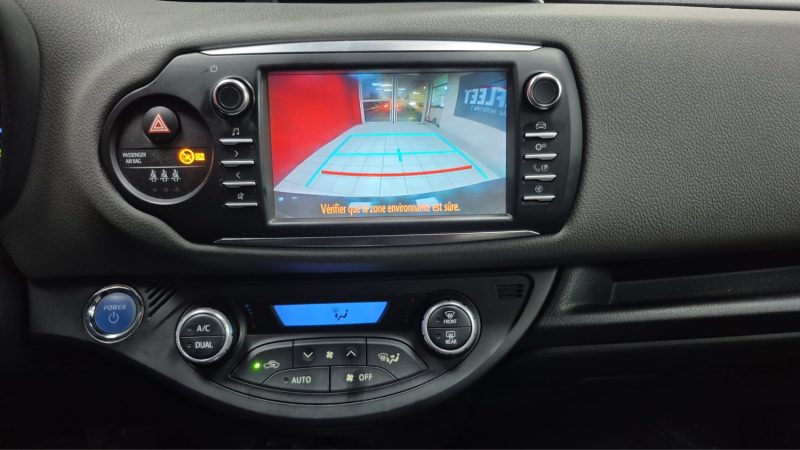TOYOTA YARIS BERLINE HYBRIDE 100cv FRANCE BUSINESS/1 ERE MAIN/TVA RECUPERABLE
