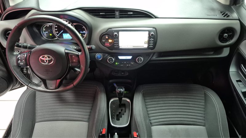 TOYOTA YARIS BERLINE HYBRIDE 100cv FRANCE BUSINESS/1 ERE MAIN/TVA RECUPERABLE