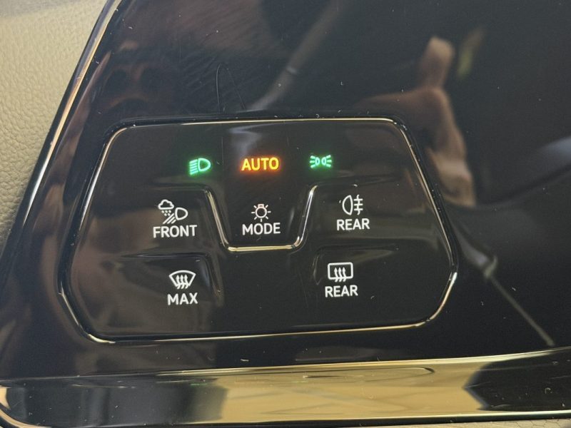 VOLKSWAGEN GOLF 8 GTI 2.0 TSI 245cv DSG7 - Sièges chauffants - ACC DCC - AUTO PILOTE -31 000 klm 