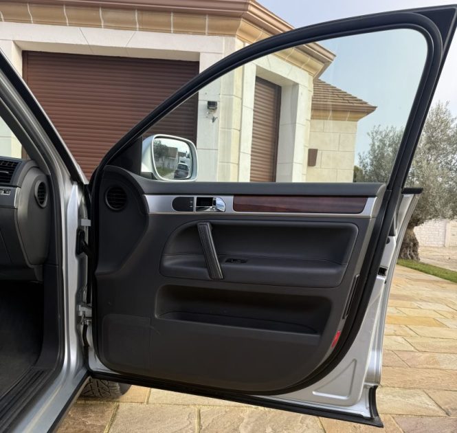VOLKSWAGEN TOUAREG 3.2 V6 DSG 4MOTION 220CH / SIÈGES CHAUFFANTS / SIÈGES ÉLECTRIQUES / ÉTHANOL