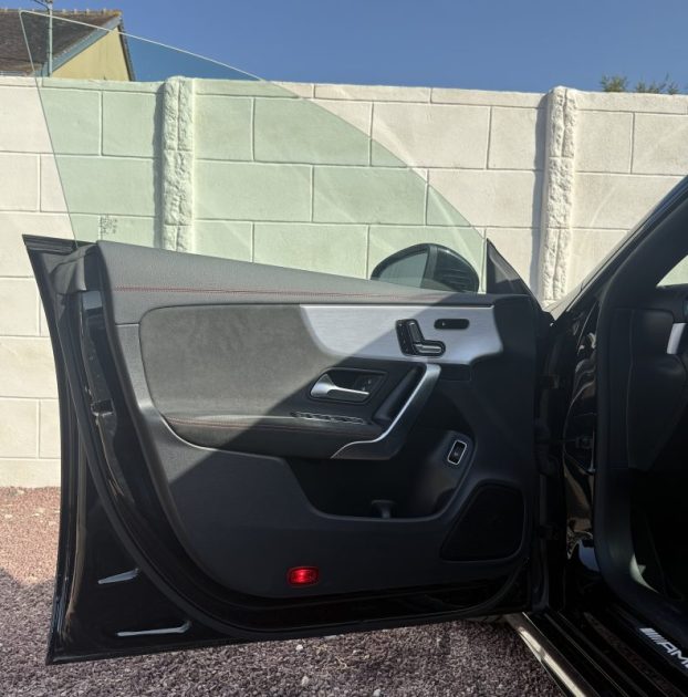 MERCEDES CLASSE CLA 35 AMG 4MATIC BVA 7G-DCT Speedshift 306ch / SIÈGES ÉLECTRIQUES CHAUFFANTS 