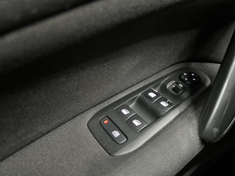 Peugeot 308 1.6 BlueHDI 120ch Business Pack | 2014 | 158 000 KM