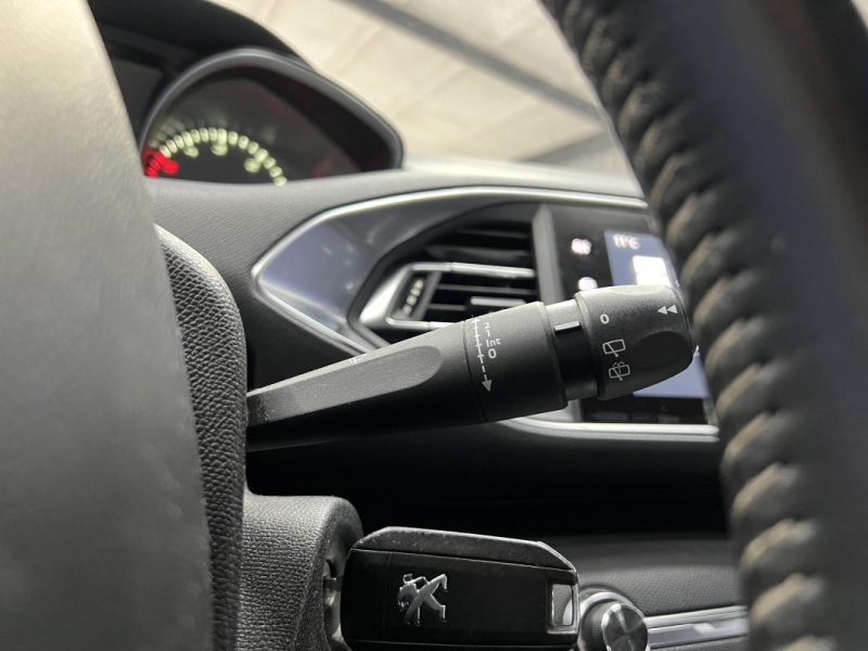 Peugeot 308 1.6 BlueHDI 120ch Business Pack | 2014 | 158 000 KM