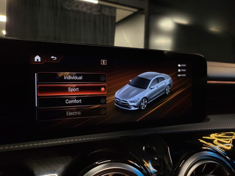 MERCEDES CLASSE CLA 250 AMG LINE 8G-DCT / TOIT OUVRANT / CARPLAY / SIEGES CHAUFFANTS / SUIVI MERCEDES