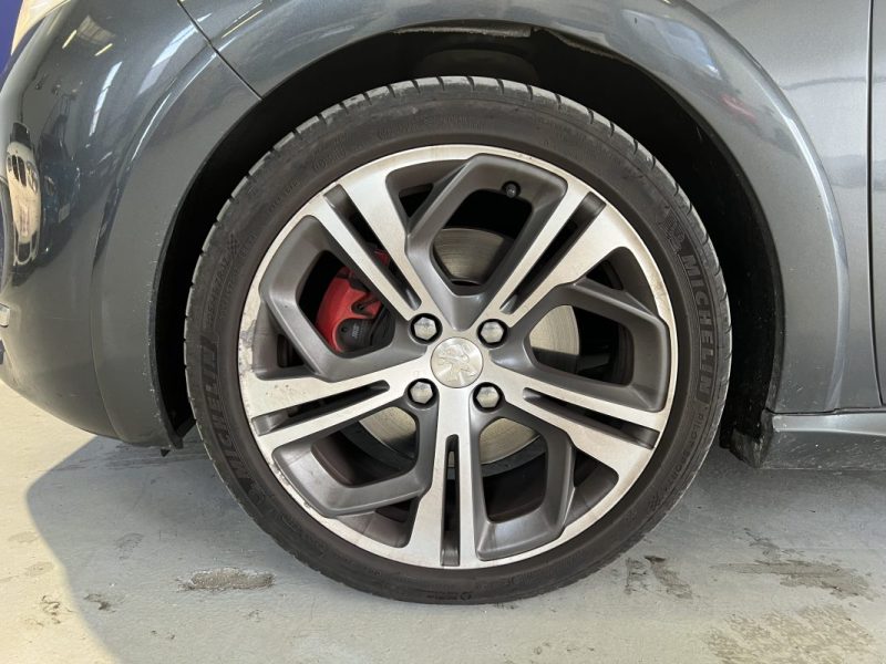 PEUGEOT 208 GTI 1.6 THP 200CH / SUIVI COMPLET / TOIT PANORAMIQUE / SYSTÈME AUDIO JBL