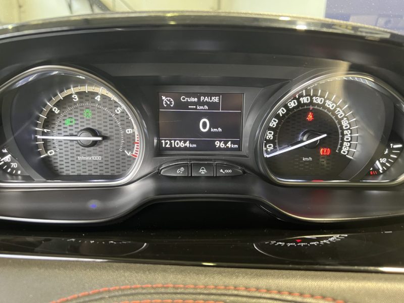 PEUGEOT 208 GTI 1.6 THP 200CH / SUIVI COMPLET / TOIT PANORAMIQUE / SYSTÈME AUDIO JBL