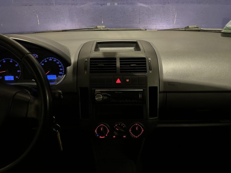 VOLKSWAGEN  POLO 1.2i 70cv phase 2 BVM CONFORT LINE / CLIM /  2007