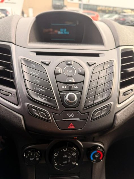 FORD FIESTA 1.25 82CH VIDANGE OK - SIEGE CHAUFFANT - IDEAL JEUNE CONDUCTEUR  2015