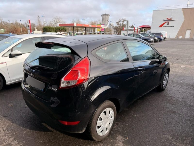 FORD FIESTA 1.25 82CH VIDANGE OK - SIEGE CHAUFFANT - IDEAL JEUNE CONDUCTEUR  2015
