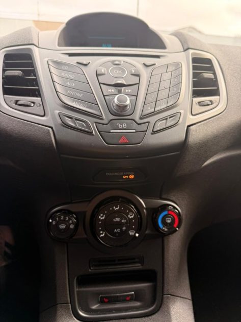 FORD FIESTA 1.25 82CH VIDANGE OK - SIEGE CHAUFFANT - IDEAL JEUNE CONDUCTEUR  2015