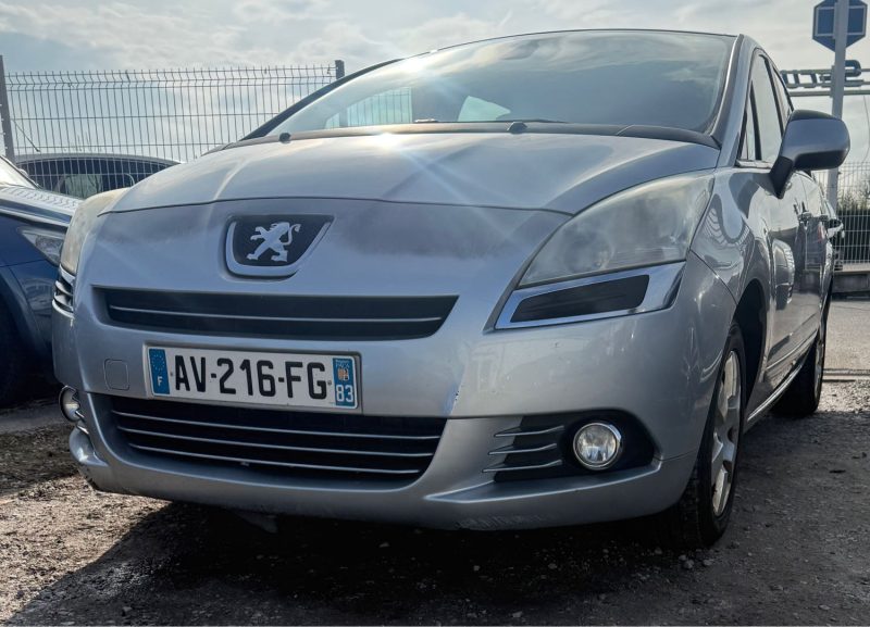 Peugeot 5008 1.6 HDI 110 7 Place 