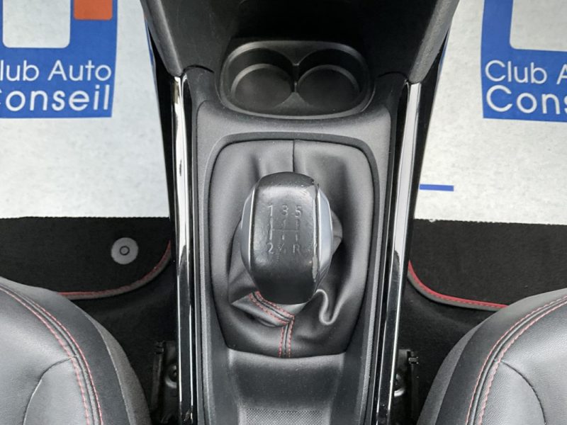 PEUGEOT 2008 1.2 PURETECH 110 CV GT LINE *CAMÉRA DE RECUL , GARANTIE 1 AN 