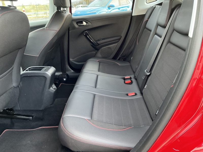 PEUGEOT 2008 1.2 PURETECH 110 CV GT LINE *CAMÉRA DE RECUL , GARANTIE 1 AN 