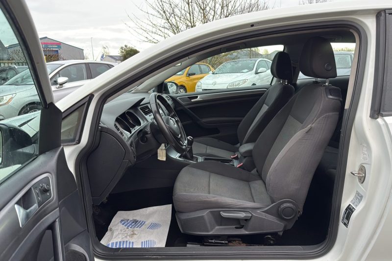 VOLKSWAGEN GOLF VII 1.6 TDI 105 CH BLUEMOTION TECHNOLOGY  CONFORTLINE 3P  Garantie