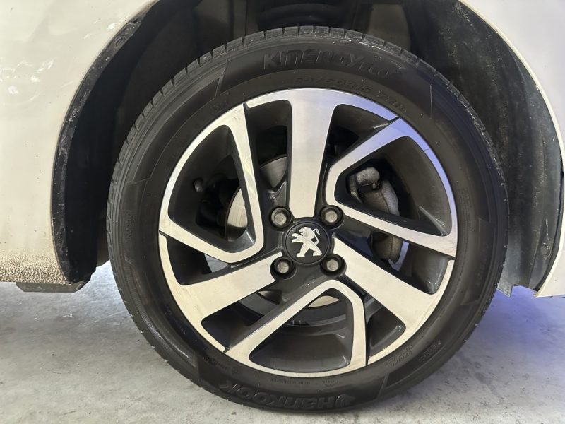 PEUGEOT 108 1.0 vti 72 ch bvm  STYLE  / TOIT OUVRANT / CAR PLAY 2018