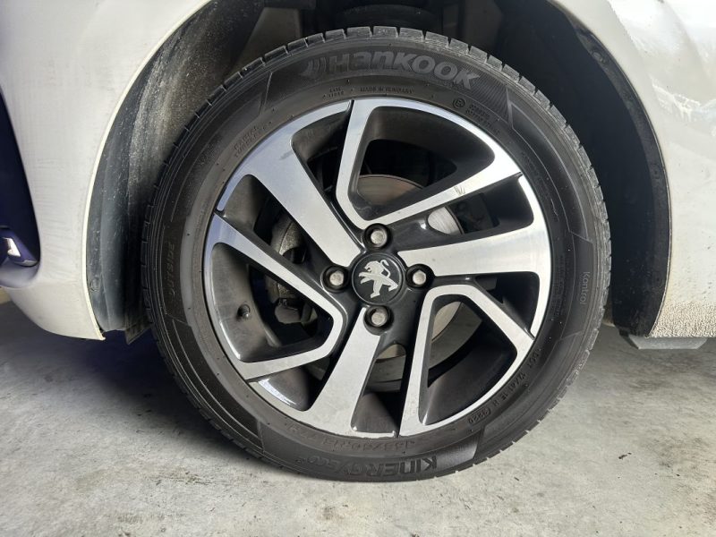 PEUGEOT 108 1.0 vti 72 ch bvm  STYLE  / TOIT OUVRANT / CAR PLAY 2018