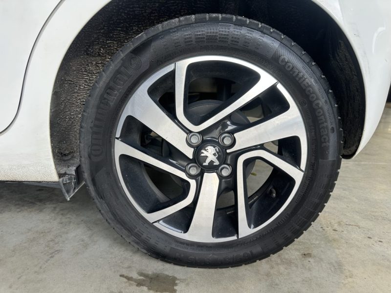 PEUGEOT 108 1.0 vti 72 ch bvm  STYLE  / TOIT OUVRANT / CAR PLAY 2018