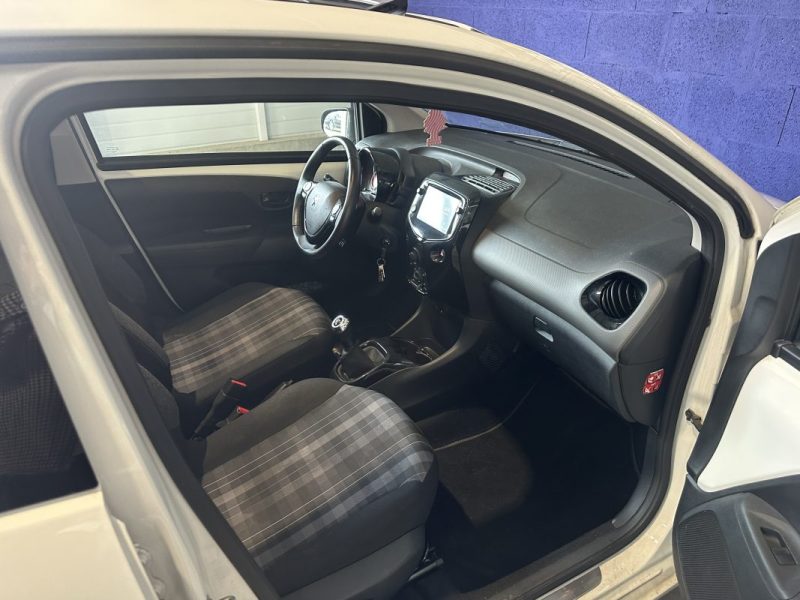 PEUGEOT 108 1.0 vti 72 ch bvm  STYLE  / TOIT OUVRANT / CAR PLAY 2018