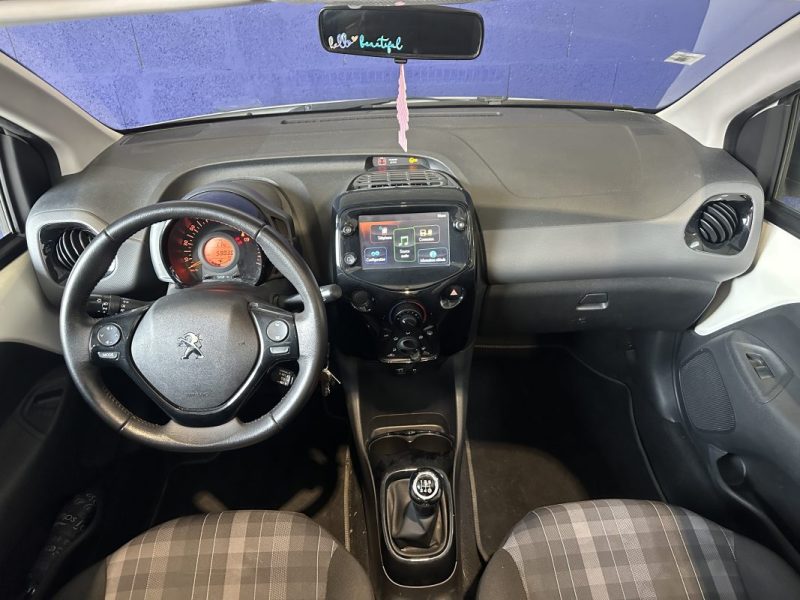 PEUGEOT 108 1.0 vti 72 ch bvm  STYLE  / TOIT OUVRANT / CAR PLAY 2018