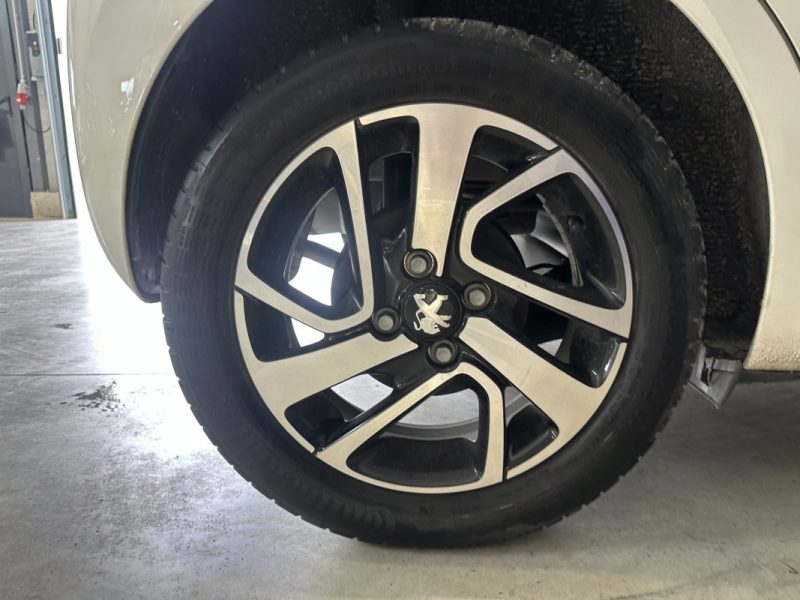 PEUGEOT 108 1.0 vti 72 ch bvm  STYLE  / TOIT OUVRANT / CAR PLAY 2018