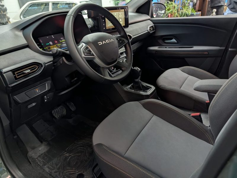 DACIA JOGGER 1.6 HYBRID 140 cv EXTREME 