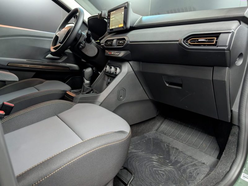 DACIA JOGGER 1.6 HYBRID 140 cv EXTREME 