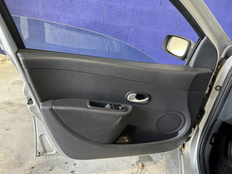 RENAULT CLIO 3 III 1.2L 100CH / CAR PLAY / ÉTAT PROPRE / FAIBLE KM / 83.000KM /  2008