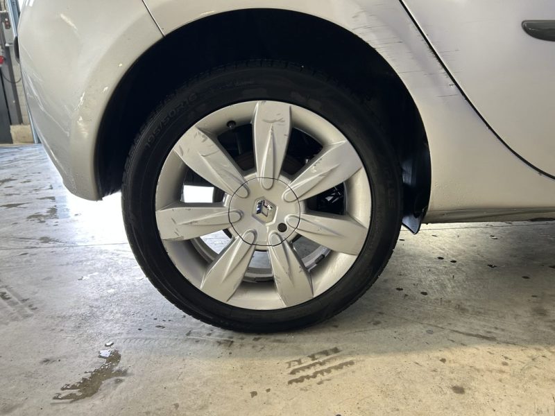 RENAULT CLIO 3 III 1.2L 100CH / CAR PLAY / ÉTAT PROPRE / FAIBLE KM / 83.000KM /  2008