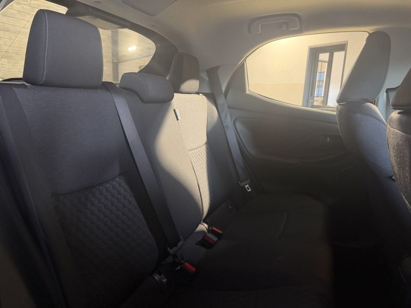 TOYOTA YARIS DYNAMIC BUISNESS 1.5 116cv HYBRID E-CVT BVA - 16 800 klm - 1er MAIN  