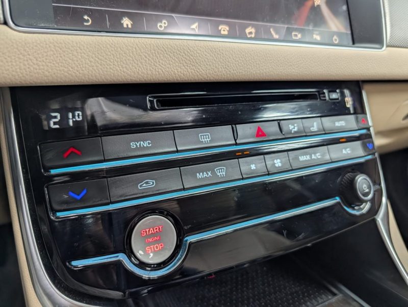 JAGUAR XF 2.0L 250ch PORTFOLIO  