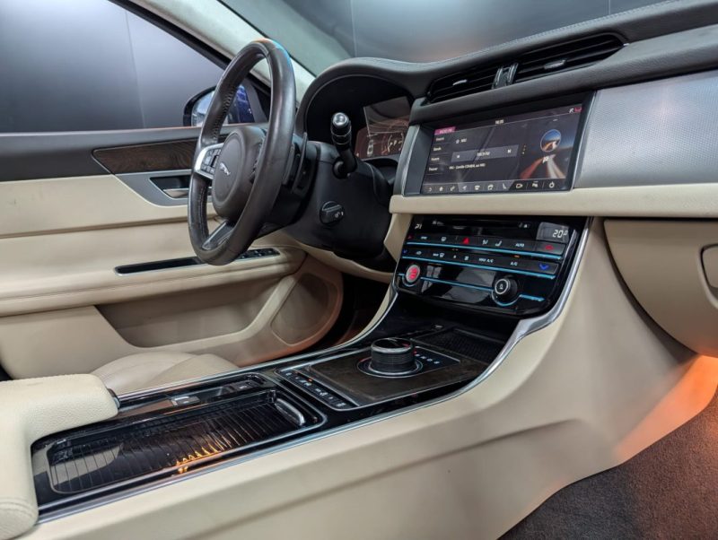 JAGUAR XF 2.0L 250ch PORTFOLIO  