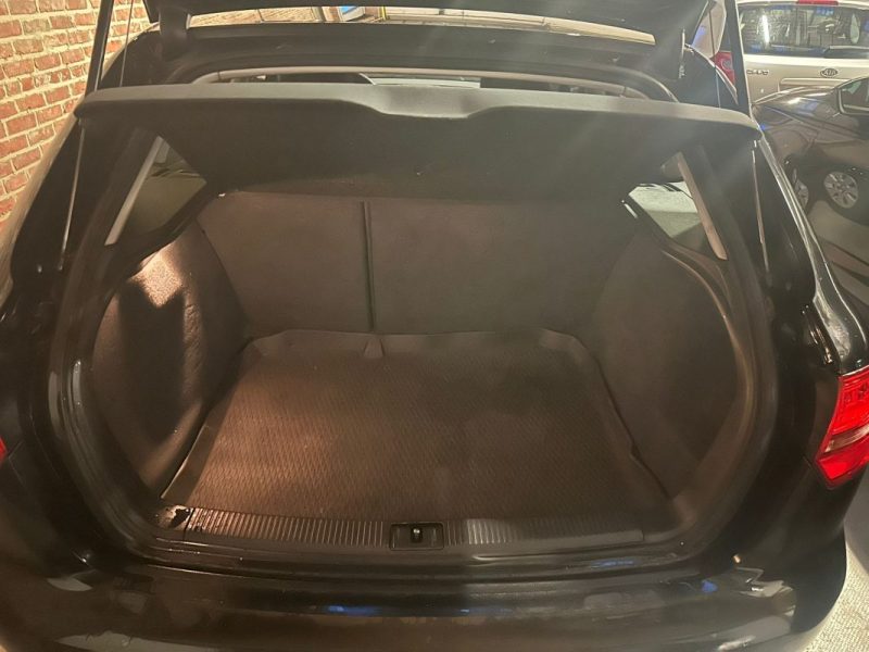 AUDI A3 8P 1.6 TDI AMBIANTE 105 CV 2010 1ere main