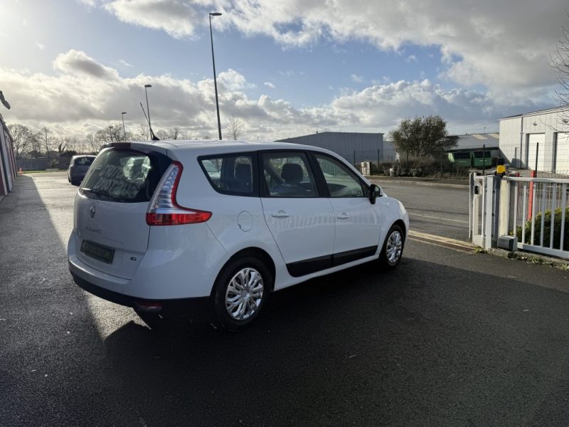 RENAULT SCENICIII 1.5 DCI 110CH FAP DYNAMIQUE EURO5 7 PLACES 2011