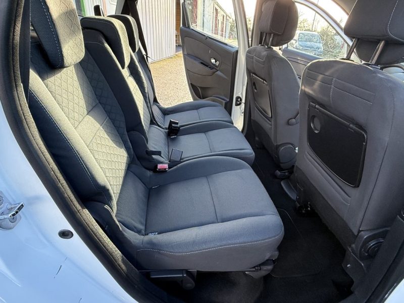 RENAULT SCENICIII 1.5 DCI 110CH FAP DYNAMIQUE EURO5 7 PLACES 2011
