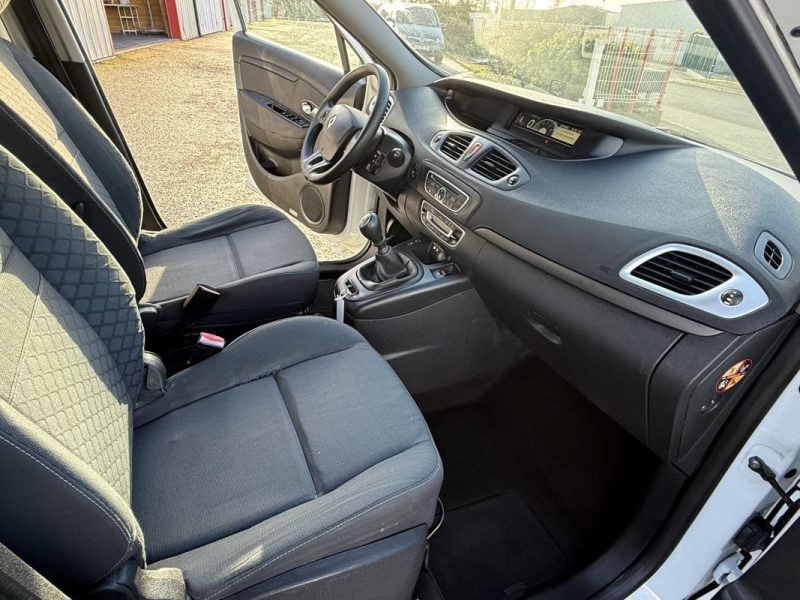 RENAULT SCENICIII 1.5 DCI 110CH FAP DYNAMIQUE EURO5 7 PLACES 2011