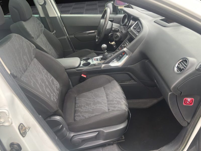 PEUGEOT 3008 1.6 HDI 112 cv Finition Allure