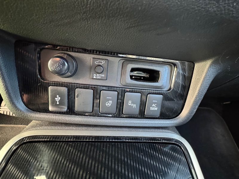 MITSUBISHI OUTLANDER III 2.4 HYBRID 4WD 224 CH TWIN MOTOR INSTYLE TOIT OUVRANT GARANTIE 12 MOIS 