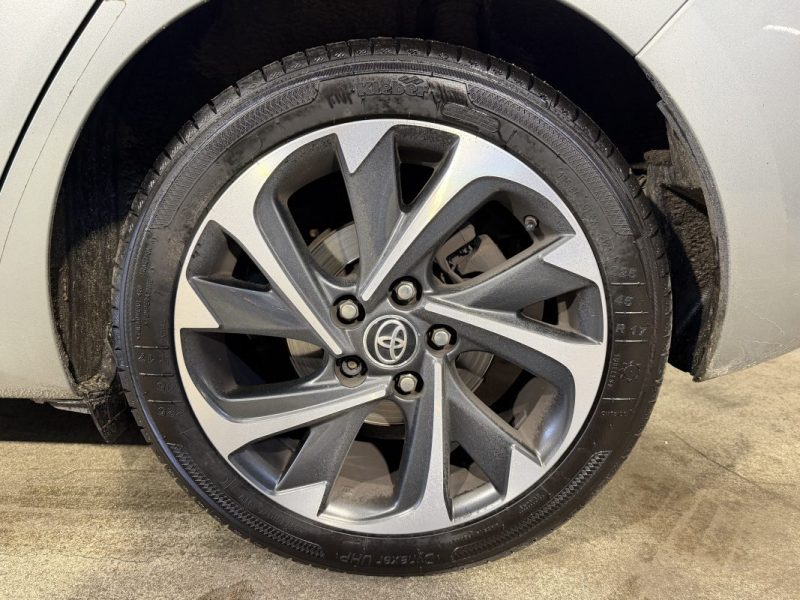 TOYOTA AURIS TENDANCE PHASE 2 1.2 116cv - ATTELAGE - CAMERA DE RECUL - CUIR ALCANTARA - 73 000 klm  