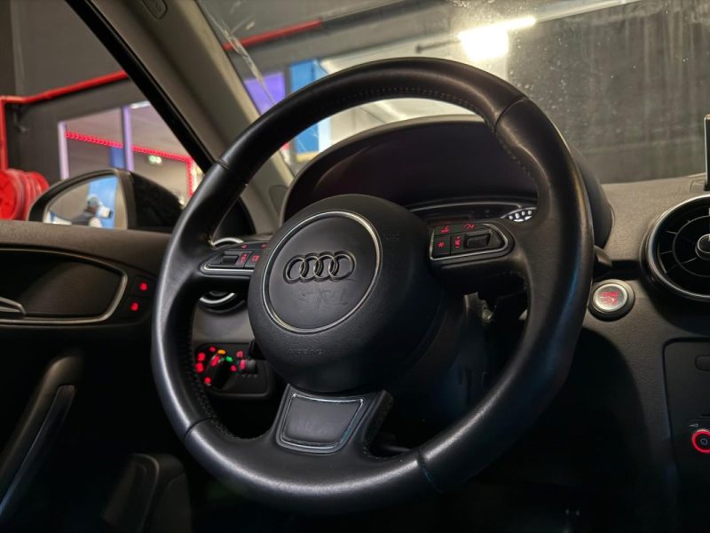 AUDI A1 1.4 TFSI 122 ch AMBITION LUXE S TRONIC 7 / AIDE AU PARKING AV+AR + SIEGES CUIR COMPLET /