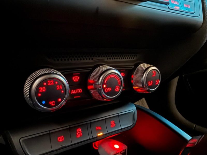 AUDI A1 1.4 TFSI 122 ch AMBITION LUXE S TRONIC 7 / AIDE AU PARKING AV+AR + SIEGES CUIR COMPLET /