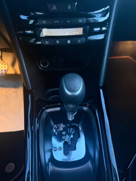 PEUGEOT 2008 GT LINE BOITE AUTOMATIQUE 1.2 PURETECH 110CV 2017