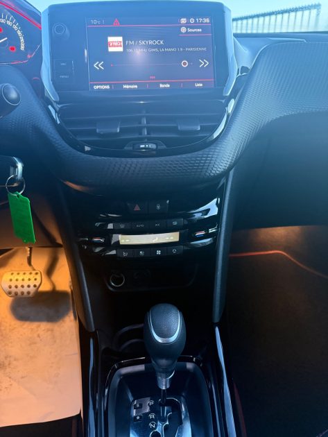 PEUGEOT 2008 GT LINE BOITE AUTOMATIQUE 1.2 PURETECH 110CV 2017