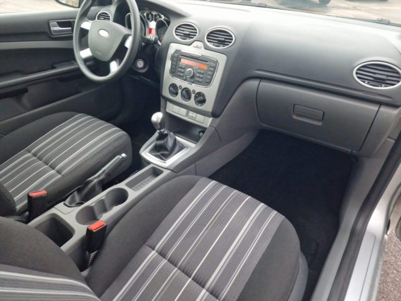 FORD FOCUS 1.6 i PACK CONCEPT 100CV 