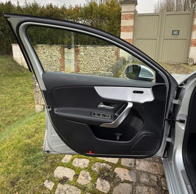 MERCEDES CLASSE A180 136ch PROGESSIVE LINE / CAMÉRA DE RECUL / SIÈGES CHAUFFANTS