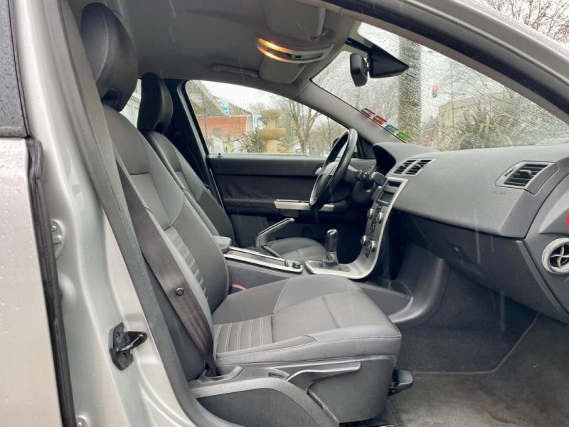 VOLVO S40 1.6D 110 MOMENTUM 