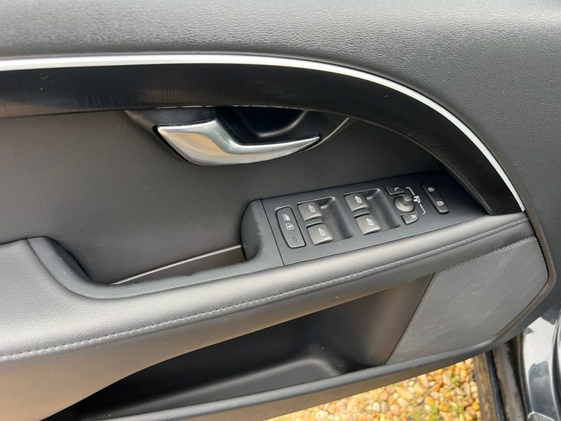 VOLVO V70 D3 136 CH START&STOP MOMENTUM