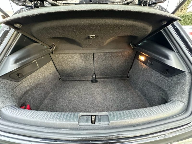 VOLKSWAGEN  SCIROCCO  R LINE 1.4 160CV GARANTIE 1 ANS