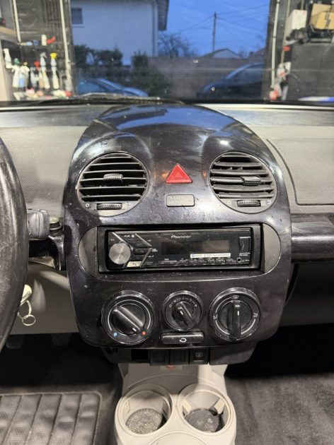 VOLKSWAGEN NEW BEETLE -1.4i - 2004 - 134 010Kms - Premier Main - Distrib ok - SUIVIT VOLKSWAGEN