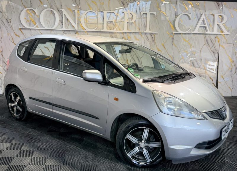 HONDA JAZZ - 1.2 i-VTEC- 2010 - 81 250Kms - Premier Main - Suivit HONDA