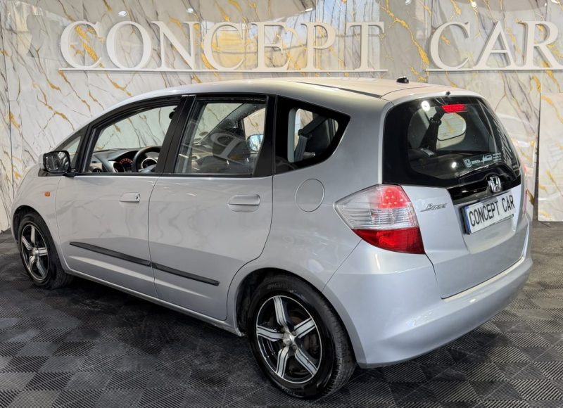HONDA JAZZ - 1.2 i-VTEC- 2010 - 81 250Kms - Premier Main - Suivit HONDA